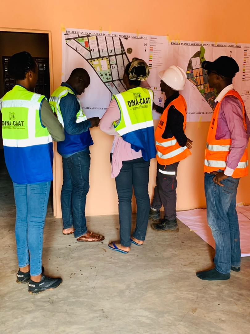 Travaux de terrassements de la cité minière de Kolaboui - 2